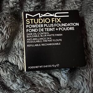 MAC Cosmetics Studio Fix Powder Plus Foundation - Black & Gold Packaging